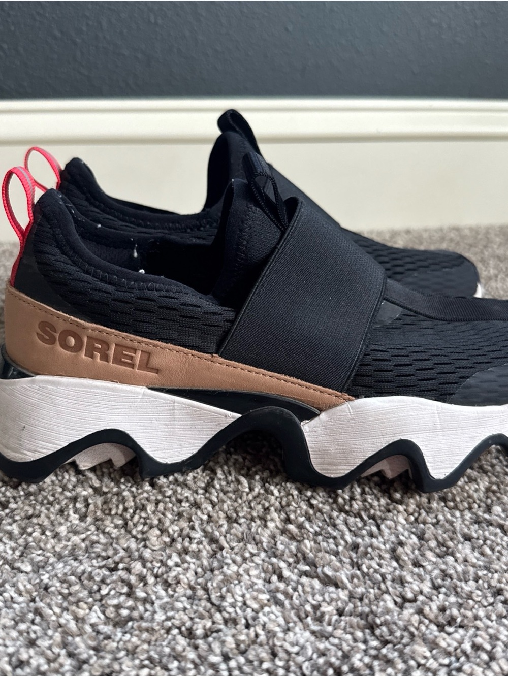 Sorel Women’s 6.5 Black White and Tan Slip-On Athletic Shoes Sneakers EUC - Picture 4 of 8